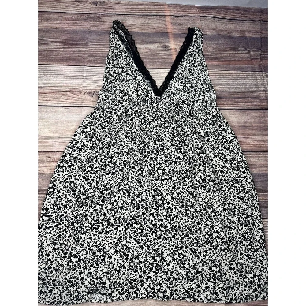 Zara V Neck‎ Sleeveless Dress With Lace Trim Size 7